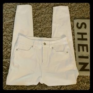 New * final sale** SHEIN white solid skinny jeans.